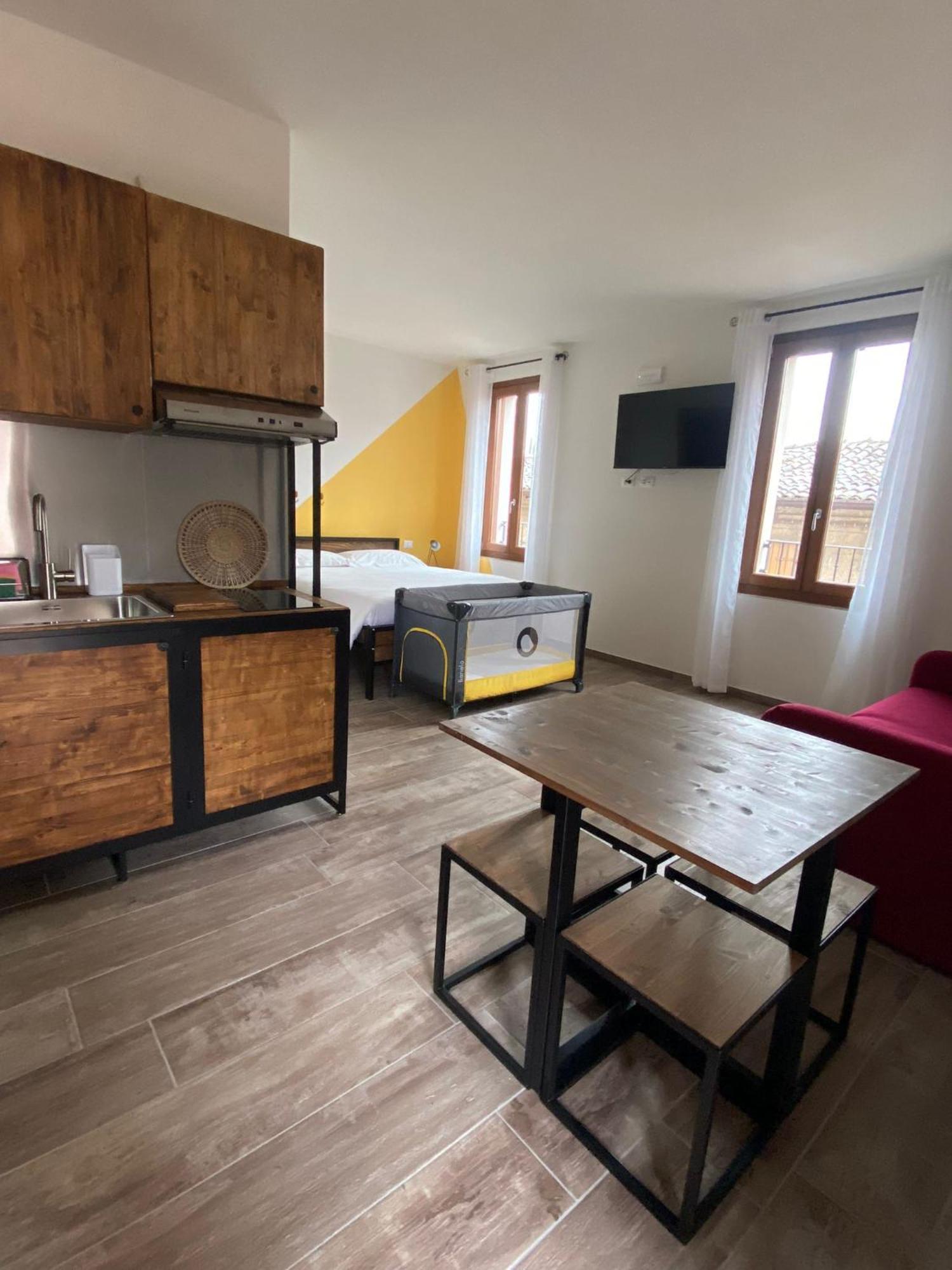 La Volpe Rossa Rooms And Apartments San Felice del Benaco Extérieur photo